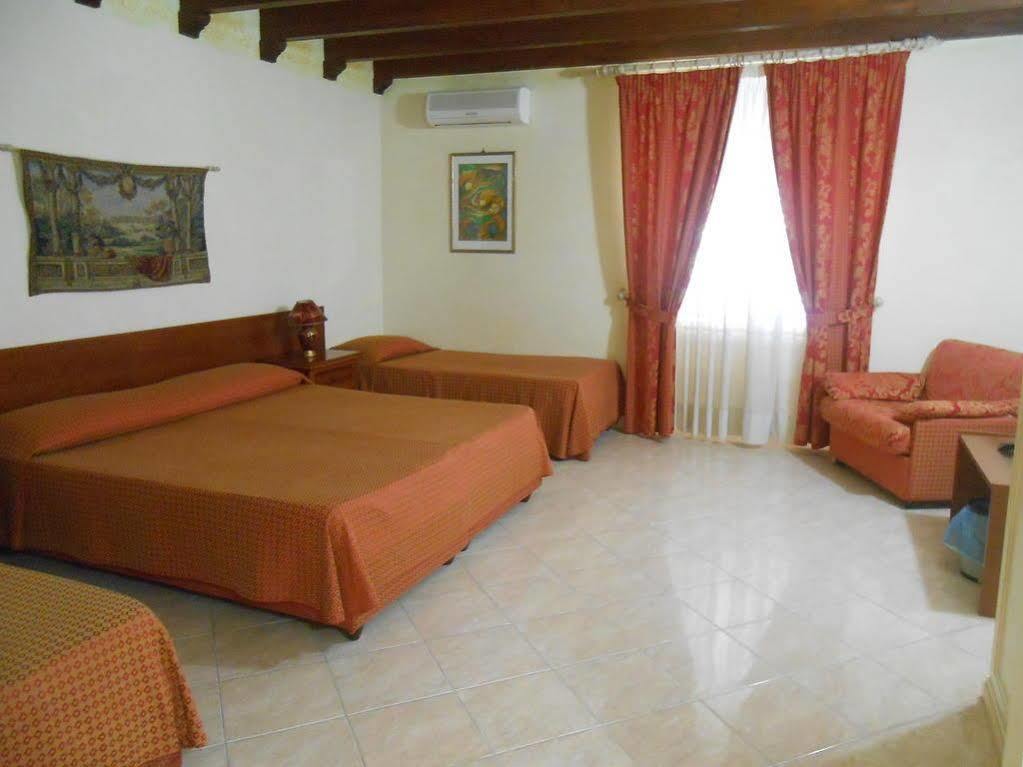 Hotel Centrale Bagheria Bagian luar foto