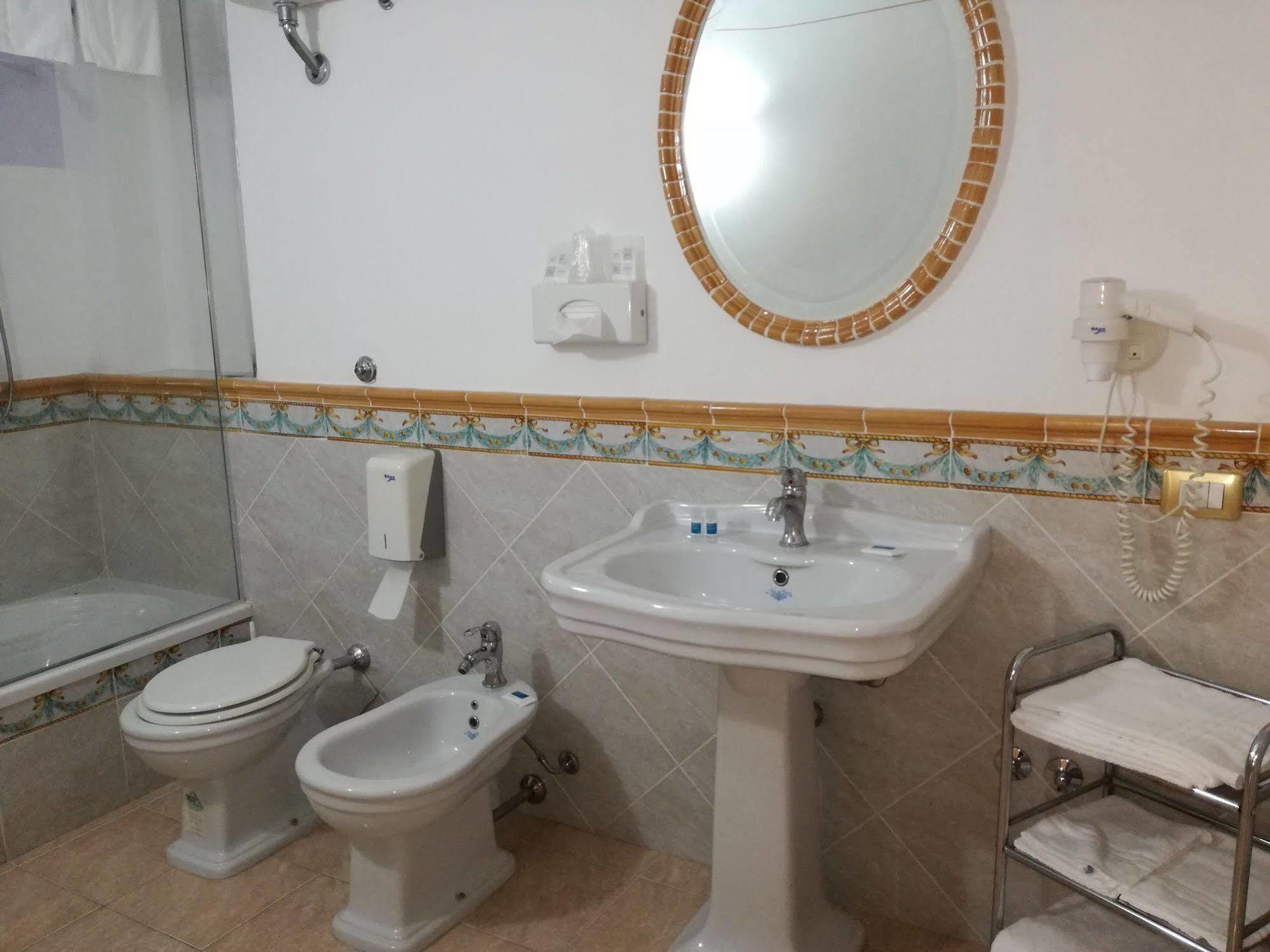 Hotel Centrale Bagheria Bagian luar foto